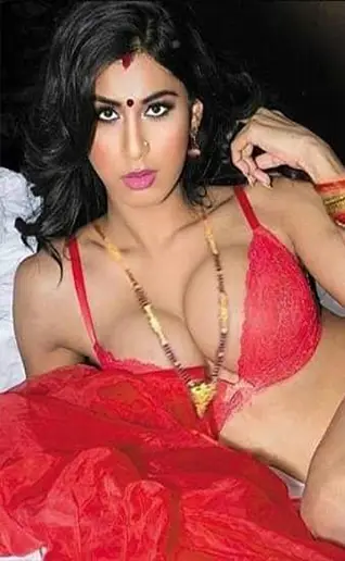 Solapur Housewife Is The Ideal Blend Of Beauty And Charm in Solapur